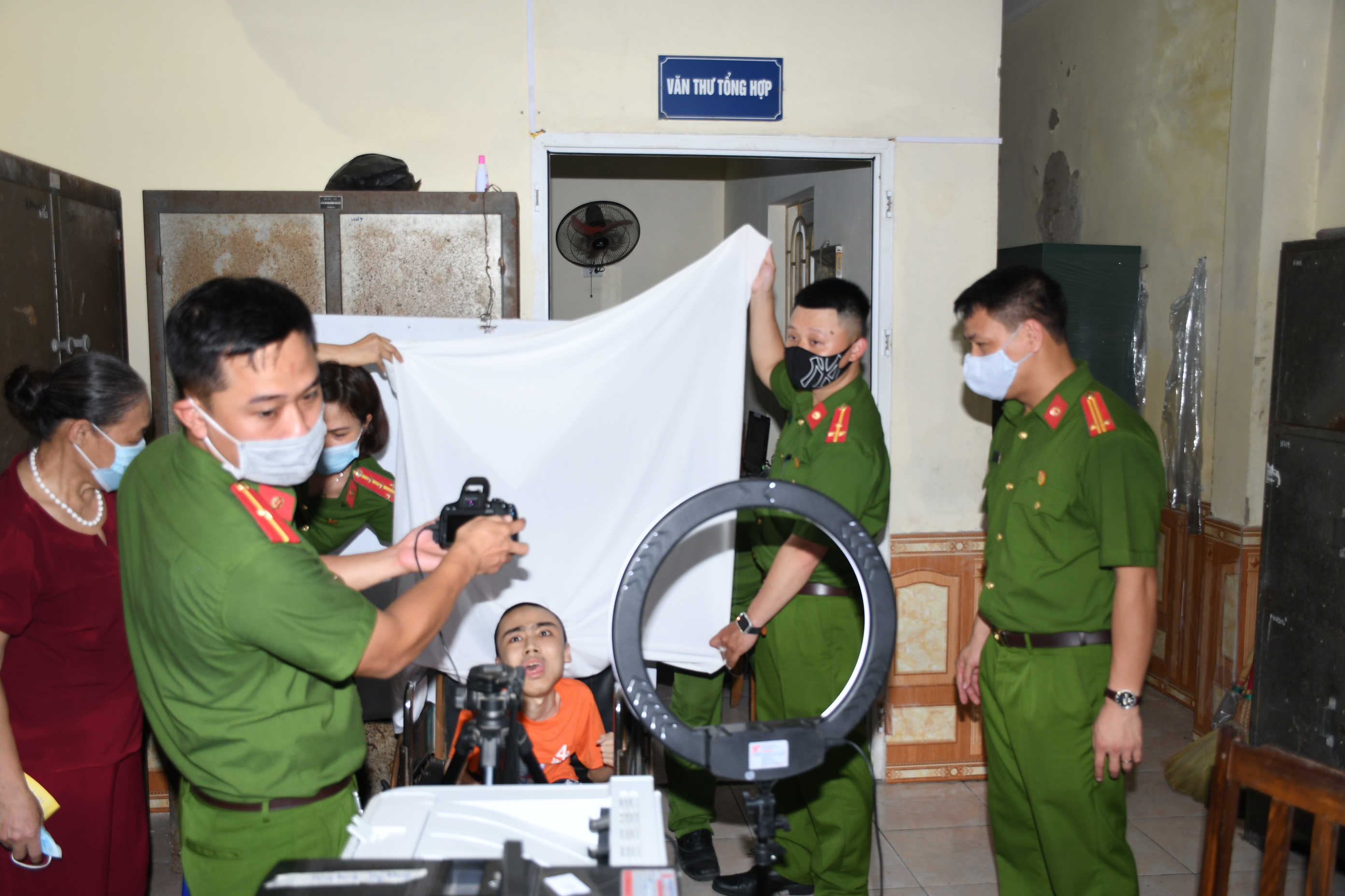 Công an quận Hồng Bàng: Cấp CCCD gắn chíp điện tử lưu động cho 440 trường hợp người cao tuổi, tàn tật